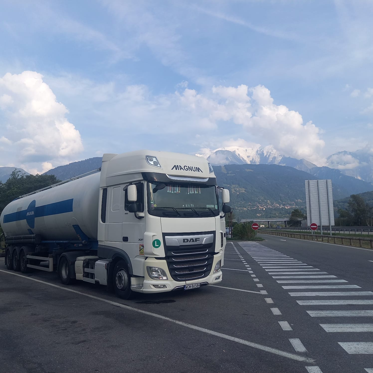 DAF silo trailer hauling bulk materials